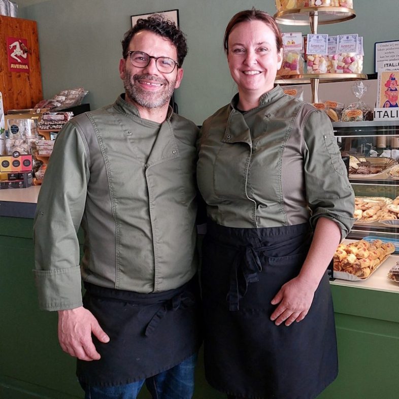 Rosaliae Arnhem Siciliaanse deli De twee oprichters bij de opening van Rosaliae Arnhem